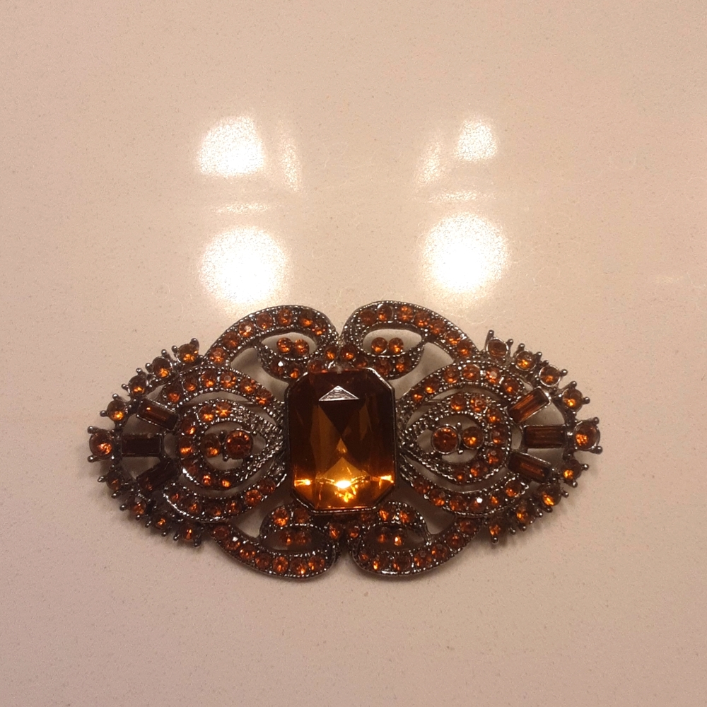 Orange gem fashion brooch